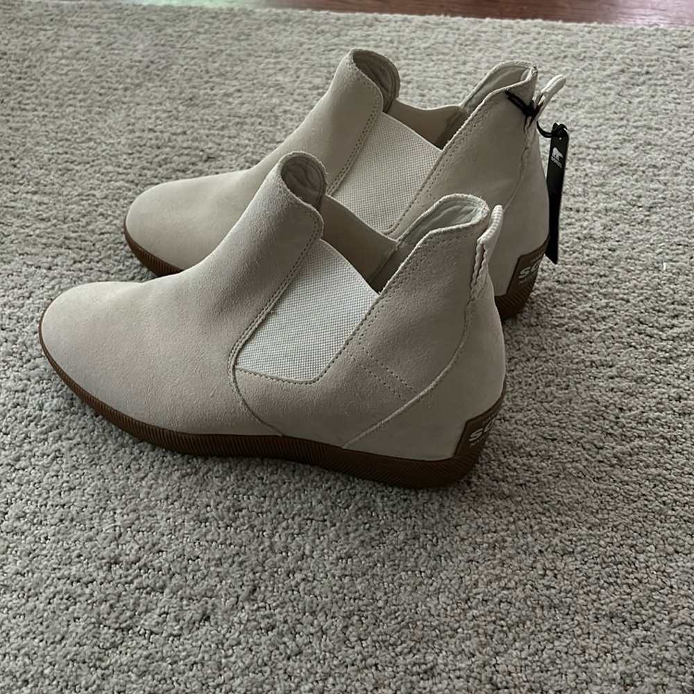 Sorel women’s out n about slip-on wedge boot, suede uppers, rubber sole